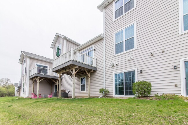 Building Photo - 2544 Oxford Cir