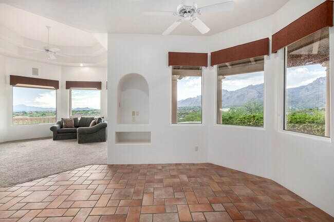 Catalina Foothills 4 bedroom 4 bath Home located in prestigious Canyon Ridge. 270-degree VIEWS! - 4667 N Rocky Crest Plz