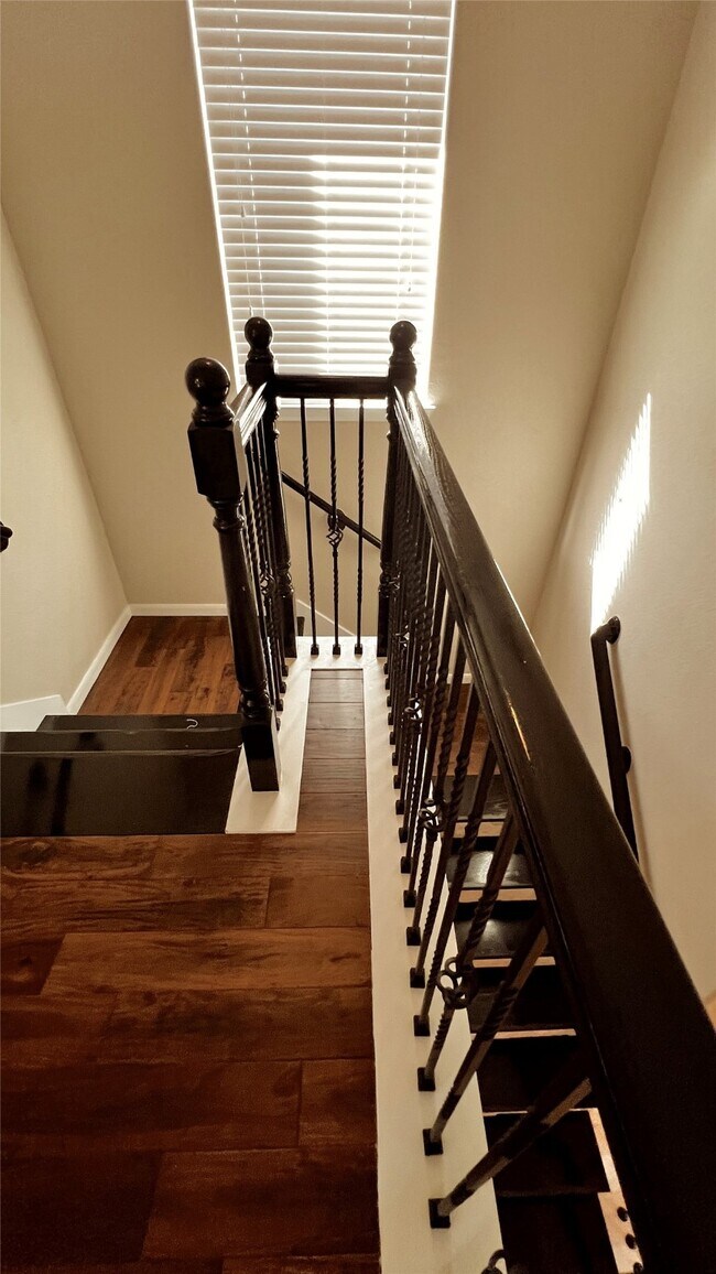 Building Photo - 208 Forest Peak Way