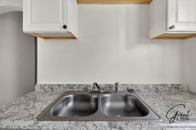 Building Photo - 14541 Kentfield St