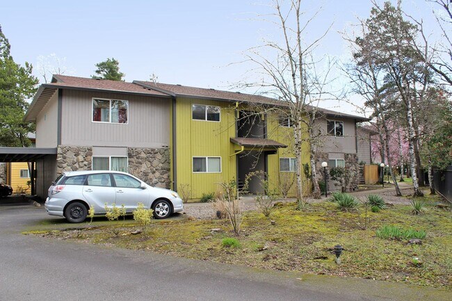 Building Photo - 6755-6755 SW Terri Ct