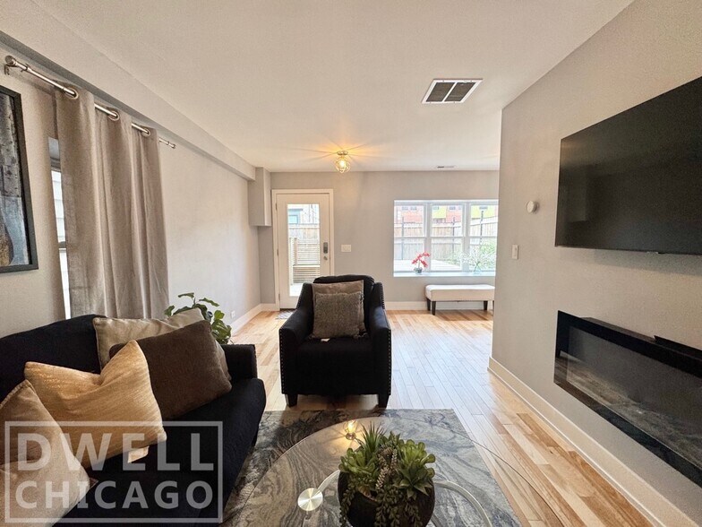 Building Photo - 2550 W Thomas St