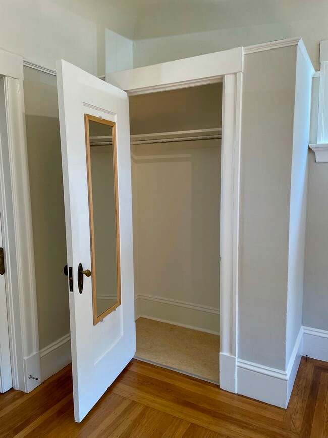 Building Photo - 482 38th St