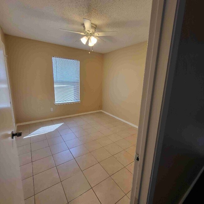 Building Photo - 3414 Colonial Pl