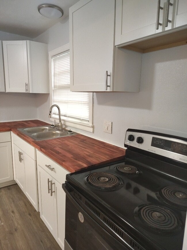 Building Photo - 3141 Benson Dr