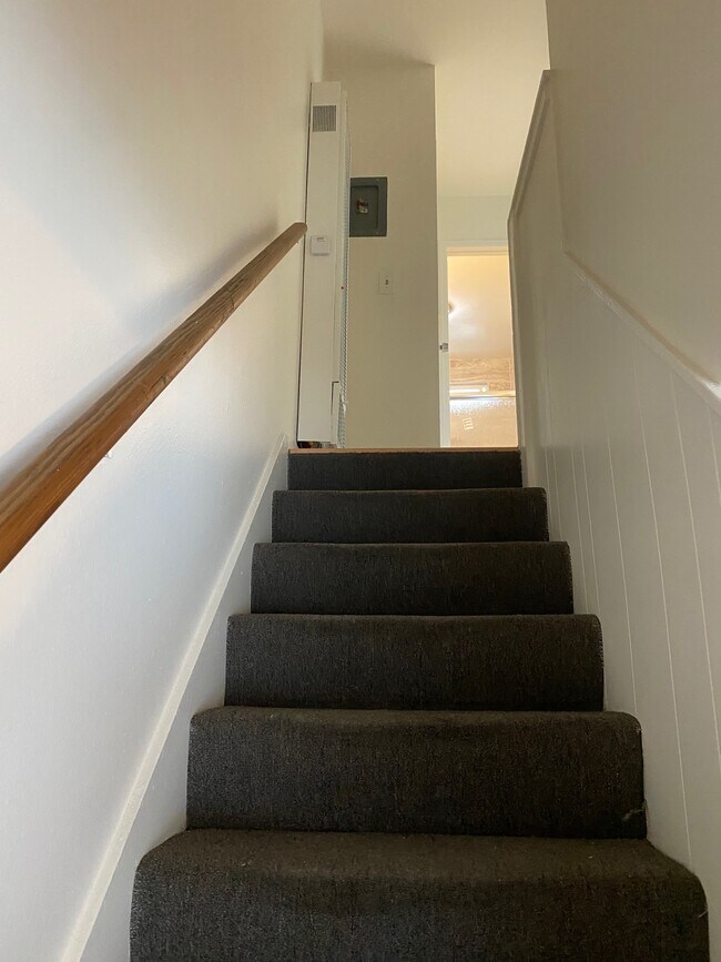 Building Photo - 262 E Allenhurst St