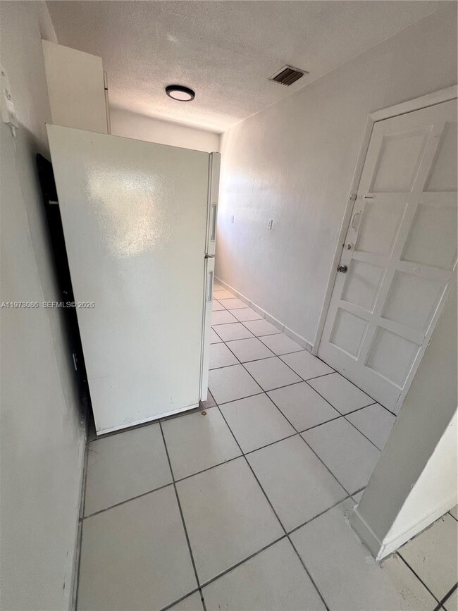 Building Photo - 608 SW 15th Ave