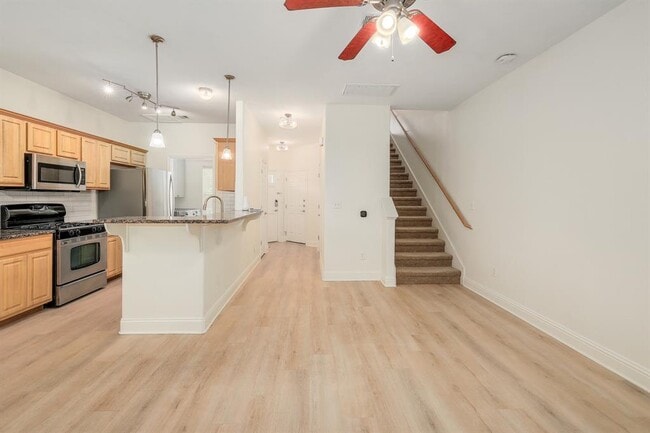 Building Photo - 4803 Pecan Springs Rd