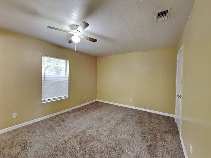 Building Photo - 1737 Ave C NE