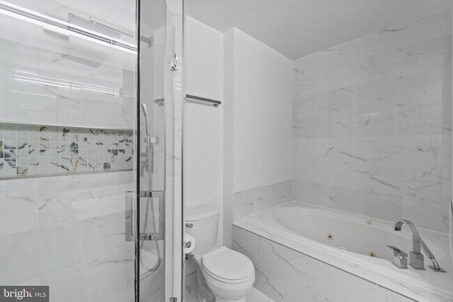 Building Photo - 100 Harborview Dr