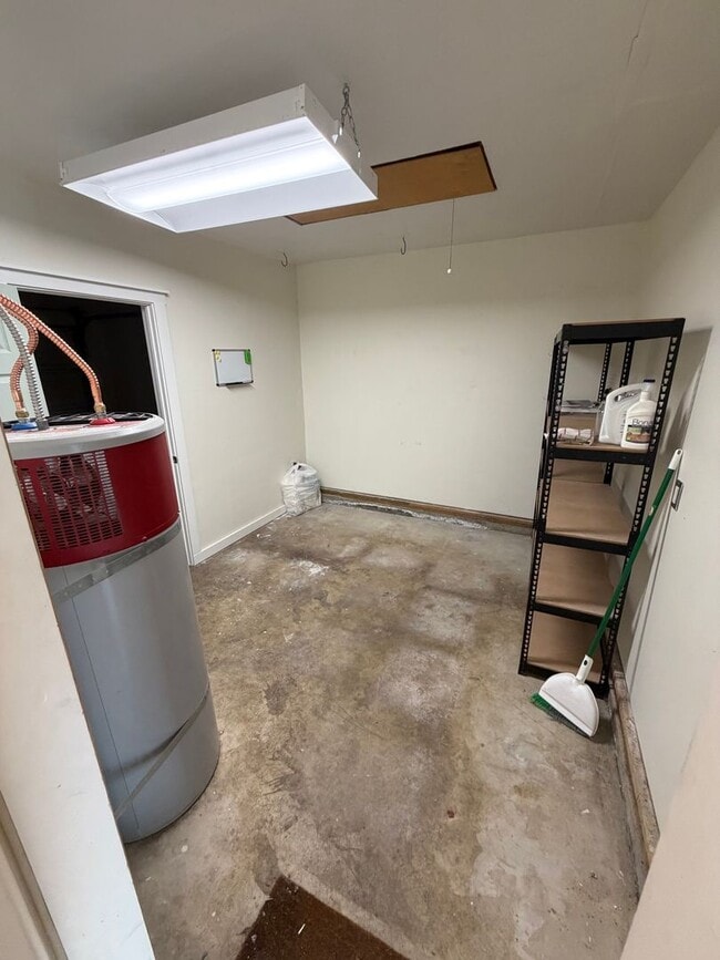 Building Photo - Cozy Two Bedroom Home Tucked Away in Newberg