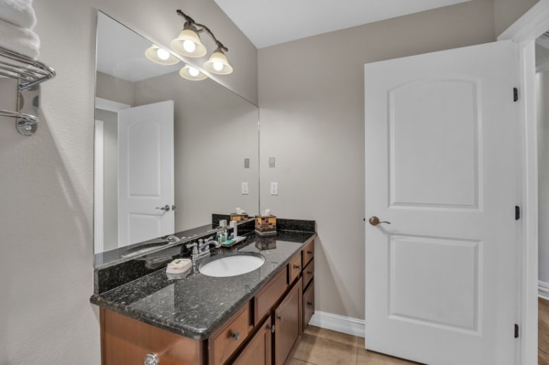 Building Photo - 13941 Clubhouse Dr