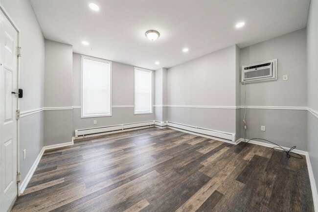 Building Photo - 309 14th St