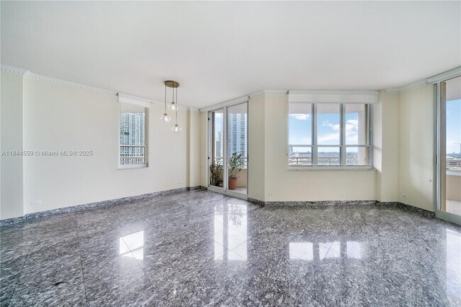 Building Photo - 888 Brickell Key Dr