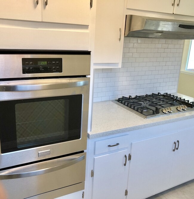 Building Photo - South Redondo - Riviera Village - Quiet and Close to the Beach!