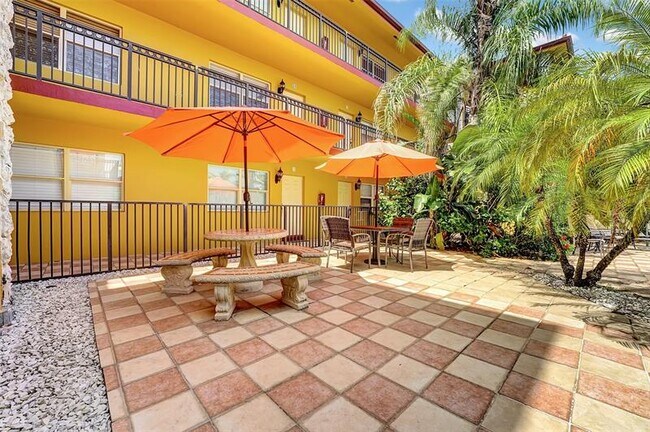 Building Photo - 744 NE 14th Ave