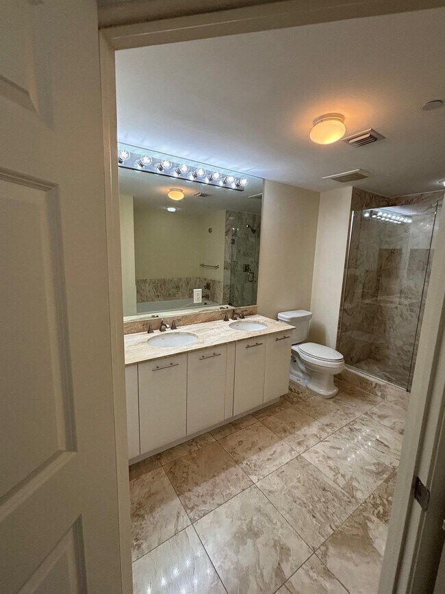 Building Photo - 510 NW 84th Ave