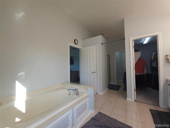 Building Photo - 45520 Morningside Dr
