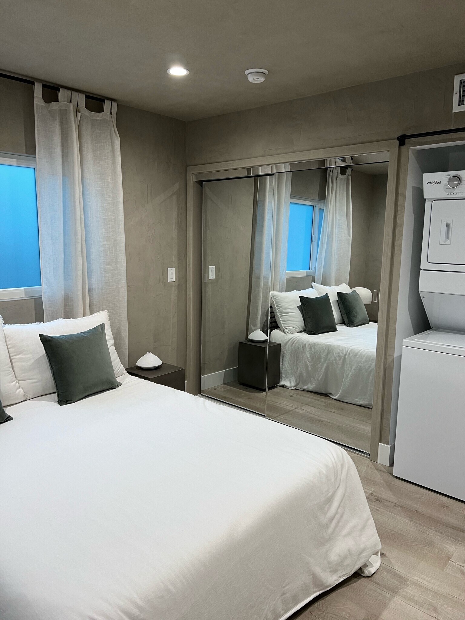 Building Photo - 150 S Wetherly Dr