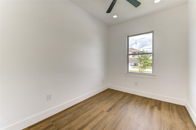 Building Photo - 4554 Newberry St