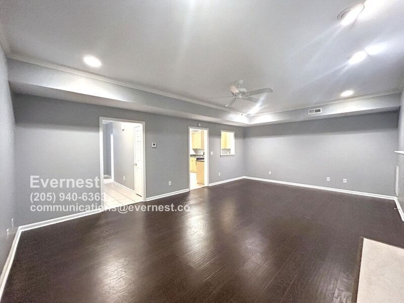 Building Photo - 632 Parkside Cir