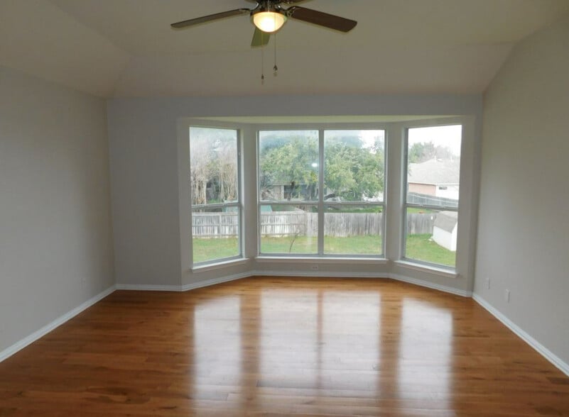 Building Photo - 703 Thrush Dr