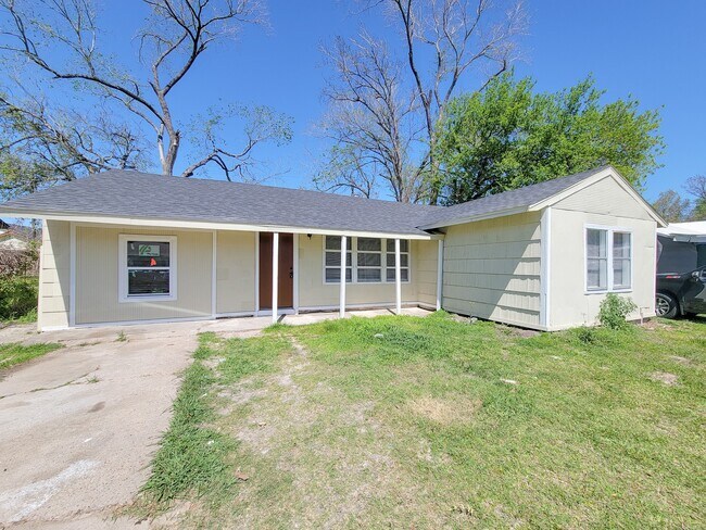 Building Photo - 5815 Southseas St