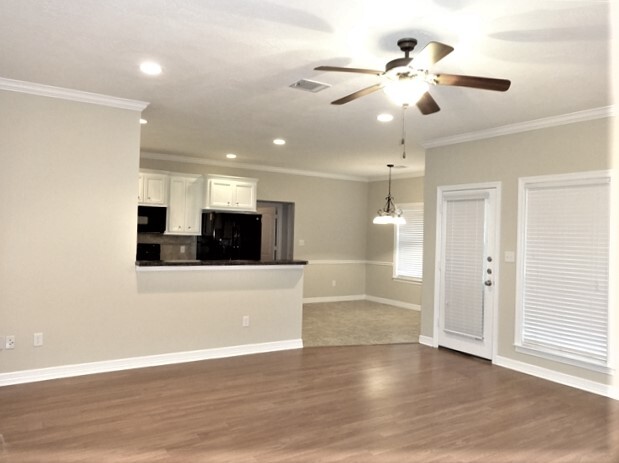 Building Photo - 12424 Red Stag Ct
