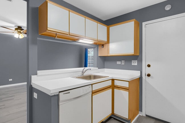 Building Photo - 439 Valley Forge Ct