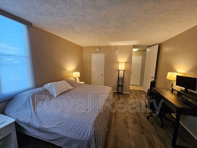 Building Photo - 430 Kaiolu St