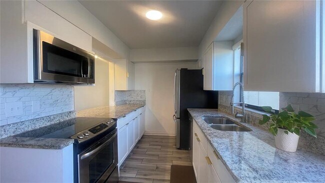 Building Photo - 1718 Silver Creek Ct