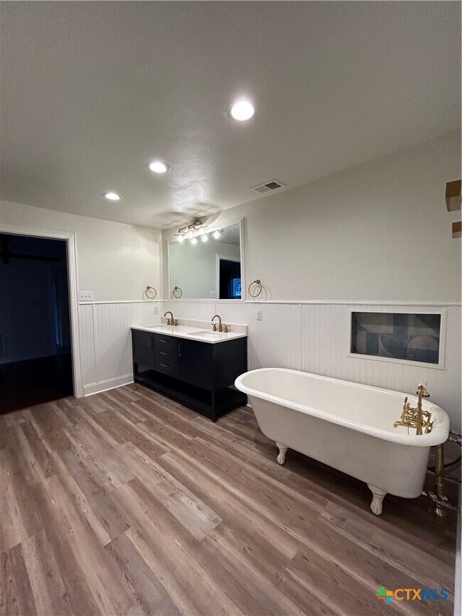 Building Photo - 521 Willow Ave