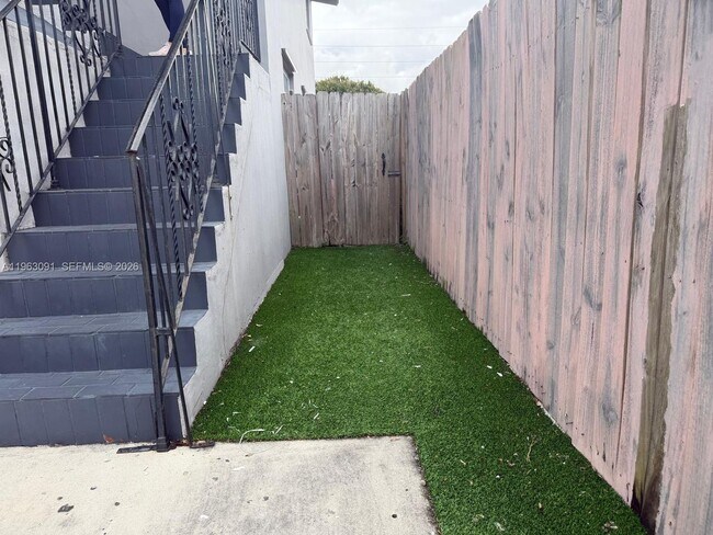 Building Photo - 4617 NW 2nd Terrace