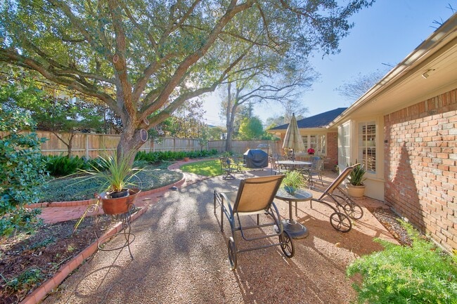 Building Photo - 11407 S Chestwood Dr