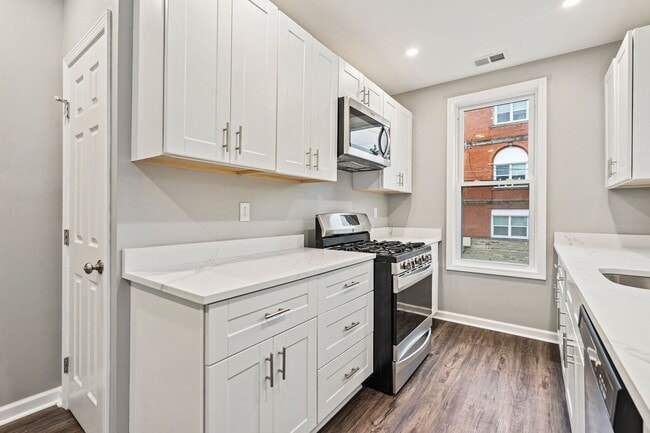 Building Photo - 301 Rochelle St