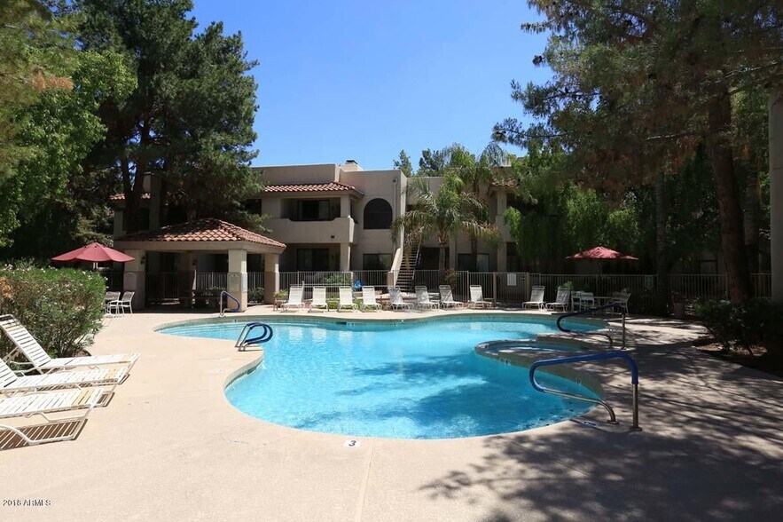 Building Photo - 750 E Northern Ave