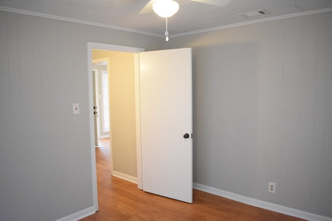 Building Photo - 221 N Sanders St