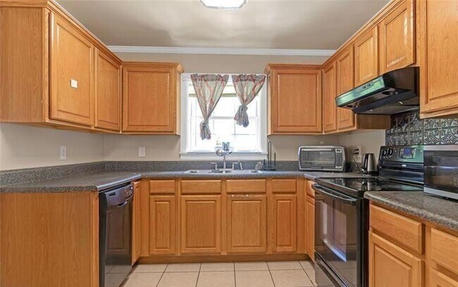 Building Photo - 306 Laney Rd