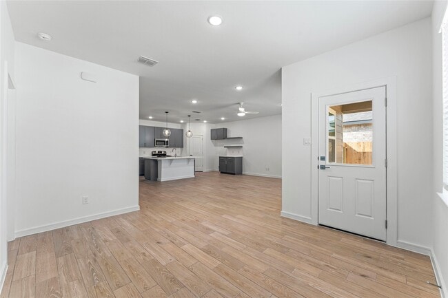 Building Photo - 4719 Bay Vista Dr