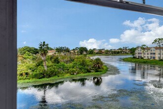 Building Photo - Spacious 3 bedroom, 2 bath condo with a lake view in Palmer Ranch