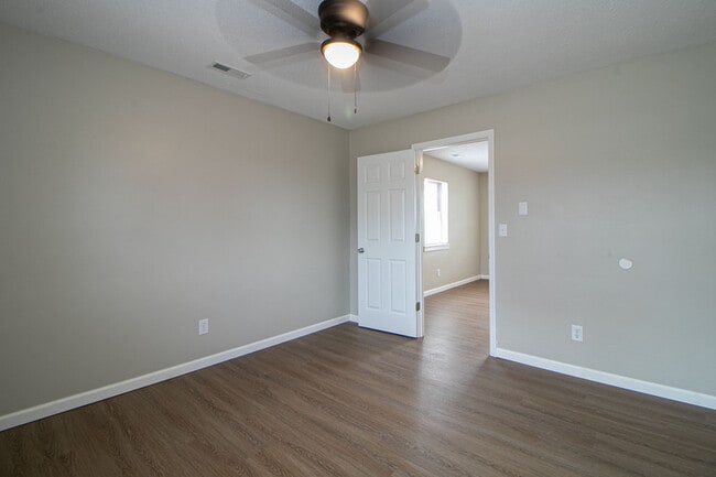 Building Photo - 404 -07 Thompsonville Lane