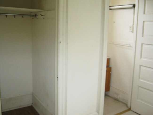 Building Photo - 301 W School House Ln