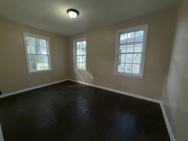 Building Photo - 4841 Louisa Terrace