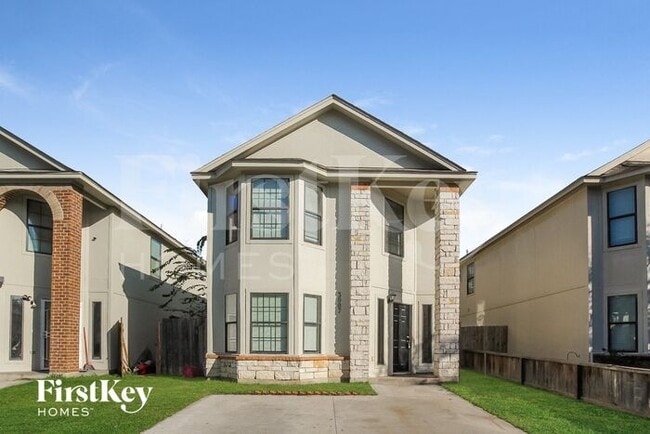 Building Photo - 3007 La Estancia Ln