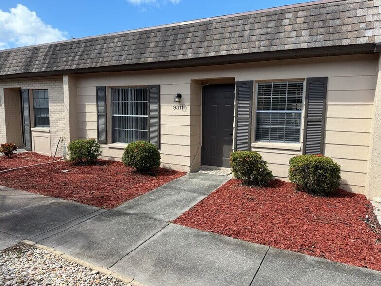 Building Photo - 9311 Lennex Ln