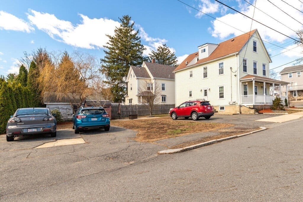 Building Photo - 39 Melvin St