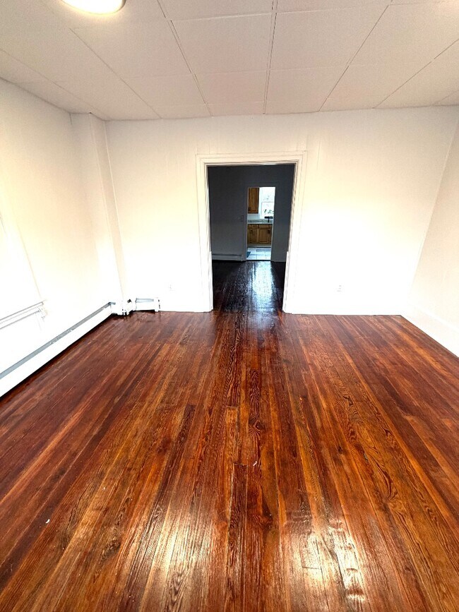 Building Photo - 607 Salem Ave