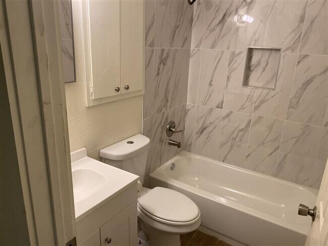 Building Photo - 5514 Little Creek Dr