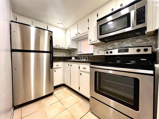 Building Photo - 625 Antioch Ave