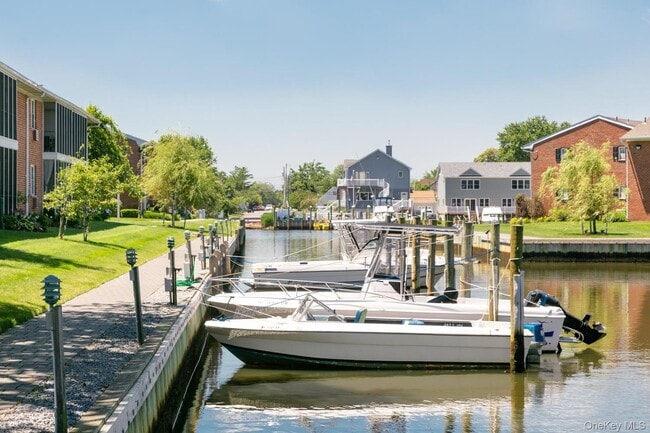 Building Photo - 246 Captains Dr